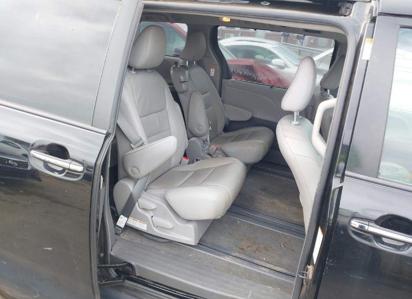 Photo 8 of 2018 Toyota Sienna XLE 8 PASSENGER (VIN 5TDYZ3DCXJS937855)