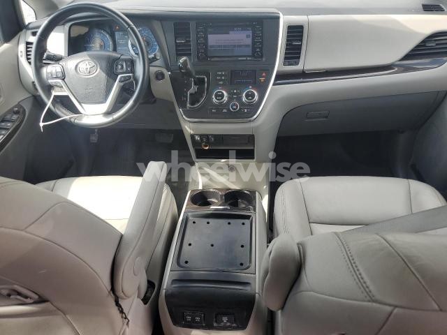 2018 TOYOTA SIENNA XLE (VIN 5TDYZ3DCXJS957359) main photo