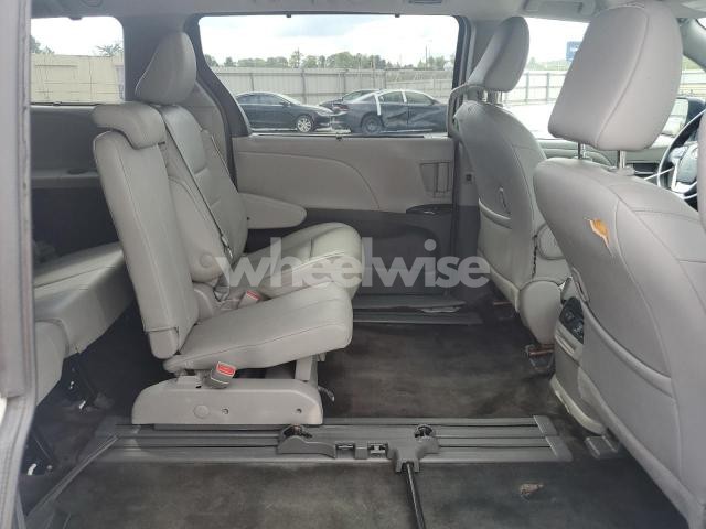 Photo 10 of 2018 TOYOTA SIENNA XLE (VIN 5TDYZ3DCXJS957359)
