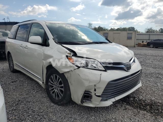 Photo 7 of 2018 TOYOTA SIENNA XLE (VIN 5TDYZ3DCXJS957359)