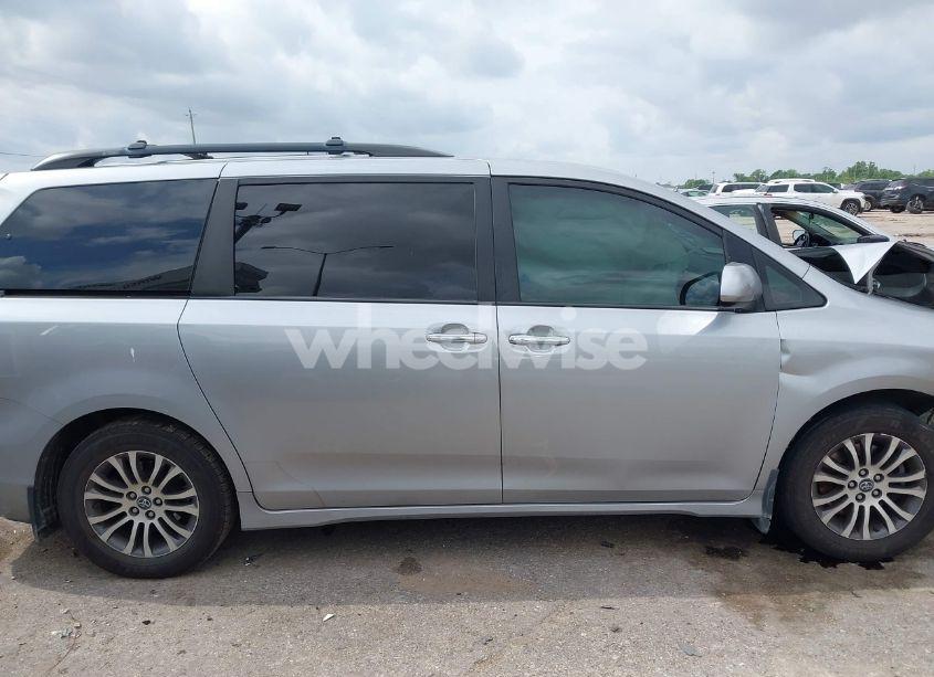 Photo 14 of 2018 Toyota Sienna XLE 8 PASSENGER (VIN 5TDYZ3DCXJS963453)