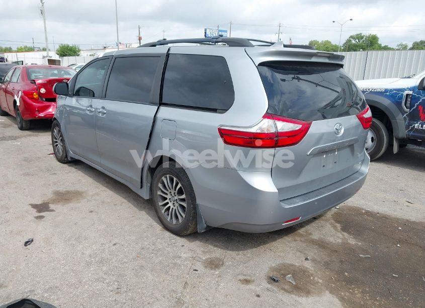 Photo 3 of 2018 Toyota Sienna XLE 8 PASSENGER (VIN 5TDYZ3DCXJS963453)