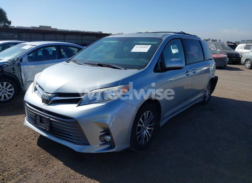 Photo 2 of 2019 Toyota Sienna XLE 8 PASSENGER (VIN 5TDYZ3DCXKS998690)