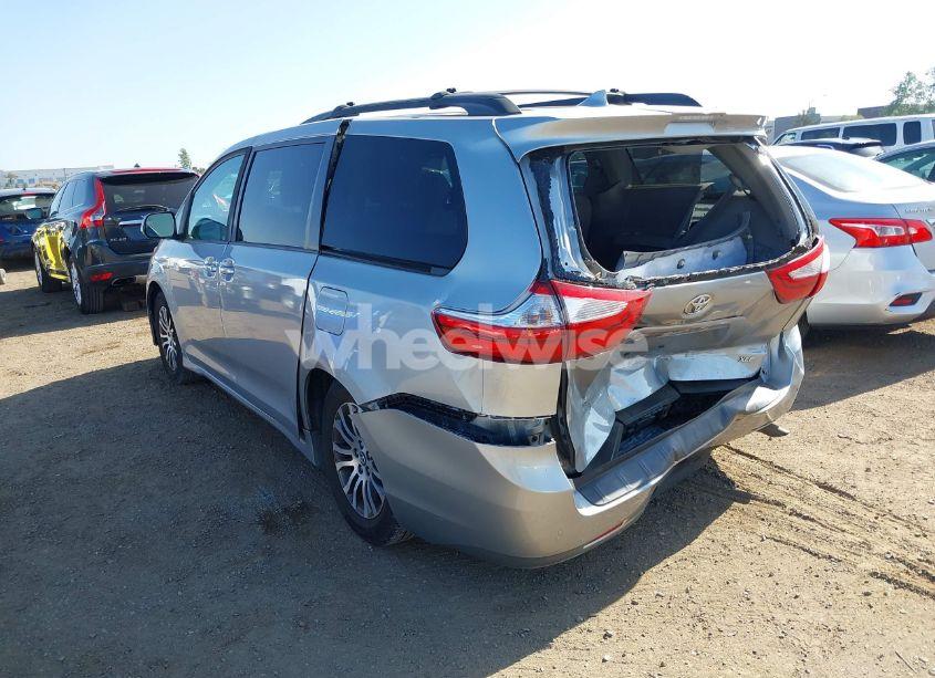 Photo 3 of 2019 Toyota Sienna XLE 8 PASSENGER (VIN 5TDYZ3DCXKS998690)