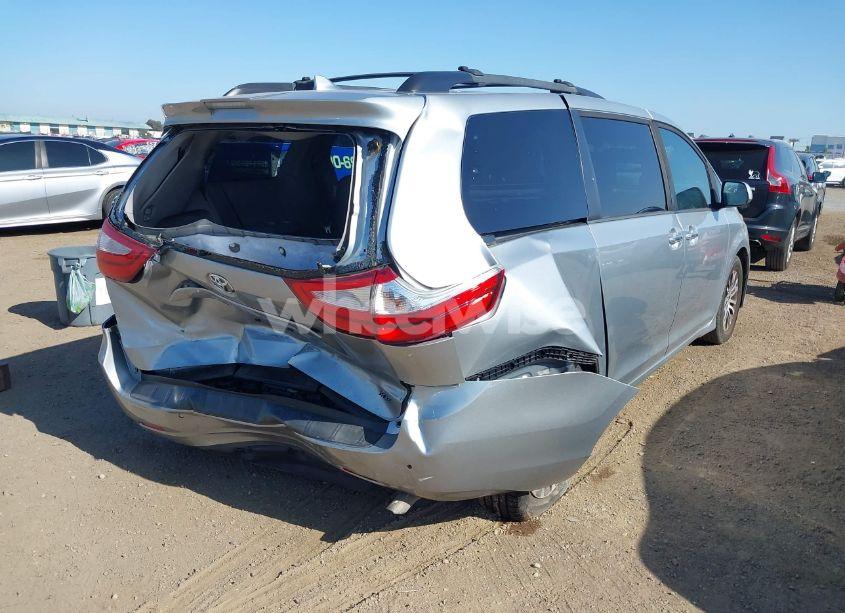 Photo 4 of 2019 Toyota Sienna XLE 8 PASSENGER (VIN 5TDYZ3DCXKS998690)