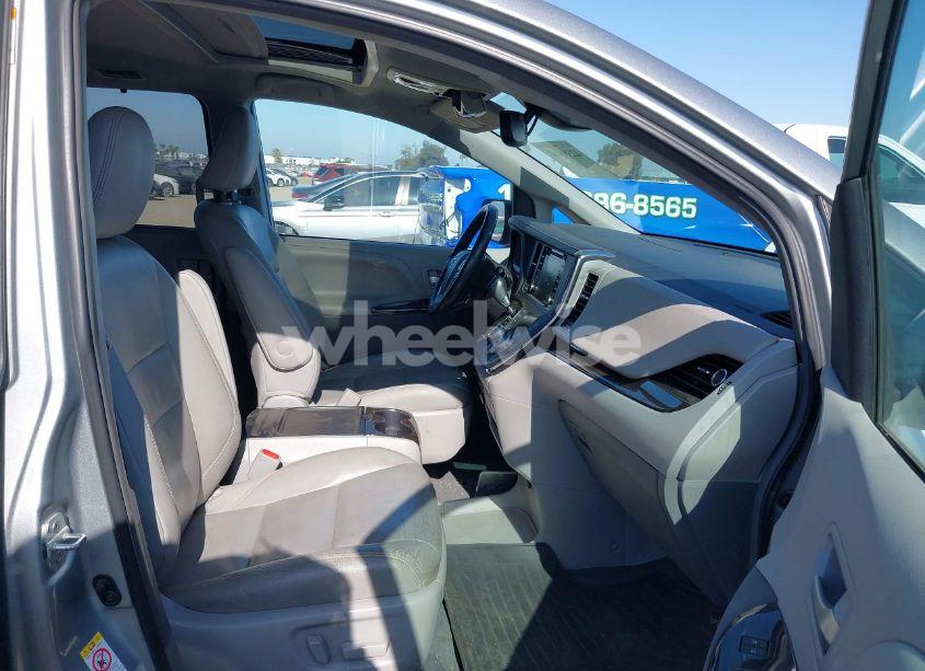 Photo 5 of 2019 Toyota Sienna XLE 8 PASSENGER (VIN 5TDYZ3DCXKS998690)