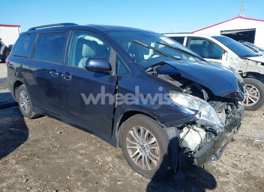 2020 Toyota Sienna XLE (VIN 5TDYZ3DCXLS072498) main photo