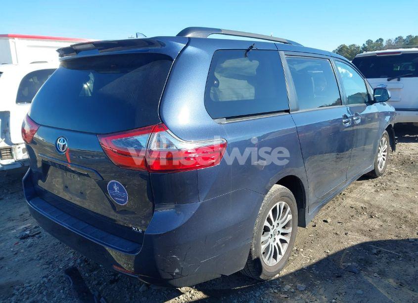 Photo 4 of 2020 Toyota Sienna XLE (VIN 5TDYZ3DCXLS072498)