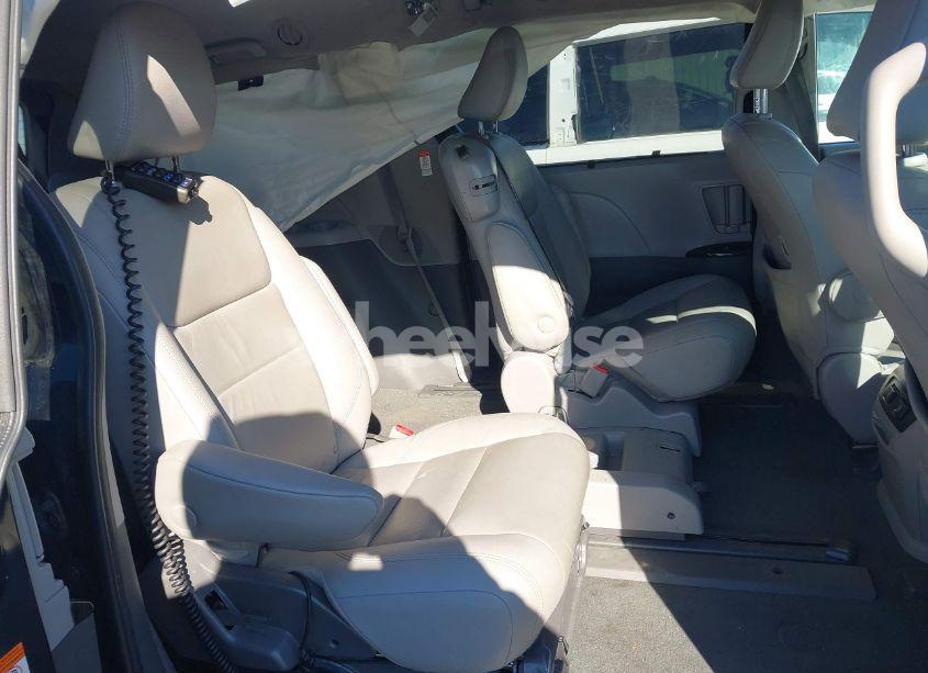 Photo 8 of 2020 Toyota Sienna XLE (VIN 5TDYZ3DCXLS072498)