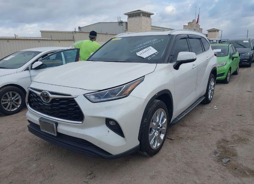 Photo 2 of 2020 Toyota Highlander LIMITED (VIN 5TDYZRAH2LS023007)