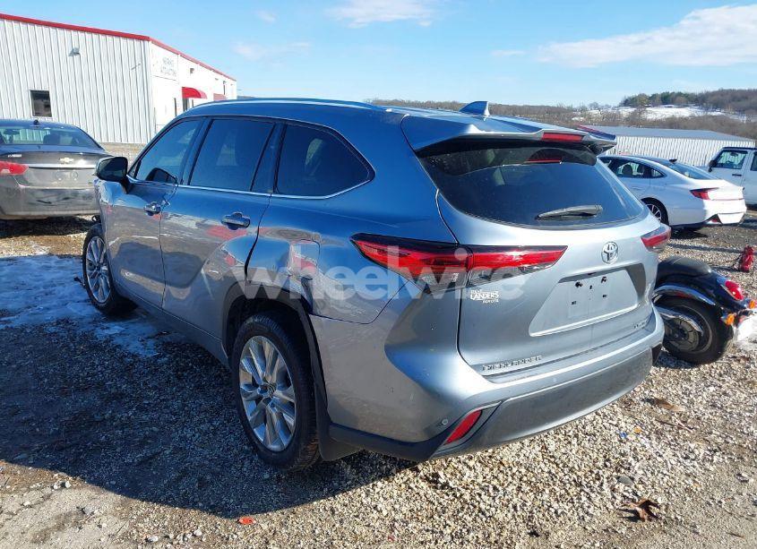 Photo 3 of 2021 Toyota Highlander LIMITED (VIN 5TDYZRAH2MS035935)