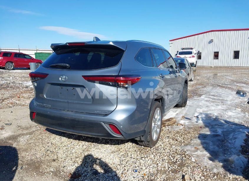 Photo 4 of 2021 Toyota Highlander LIMITED (VIN 5TDYZRAH2MS035935)