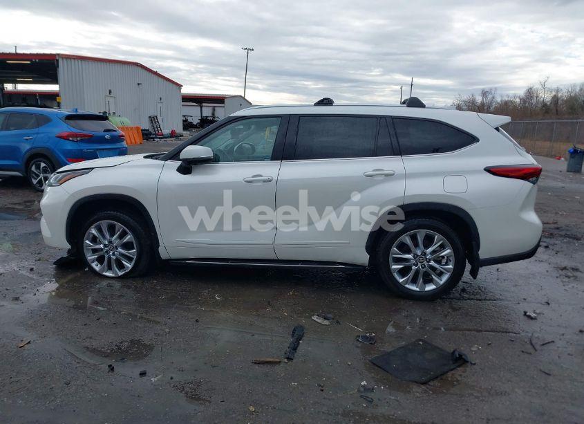Photo 14 of 2021 Toyota Highlander LIMITED (VIN 5TDYZRAH2MS522682)