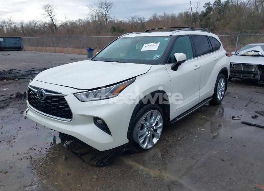 Photo 2 of 2021 Toyota Highlander LIMITED (VIN 5TDYZRAH2MS522682)