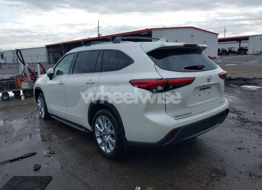 Photo 3 of 2021 Toyota Highlander LIMITED (VIN 5TDYZRAH2MS522682)