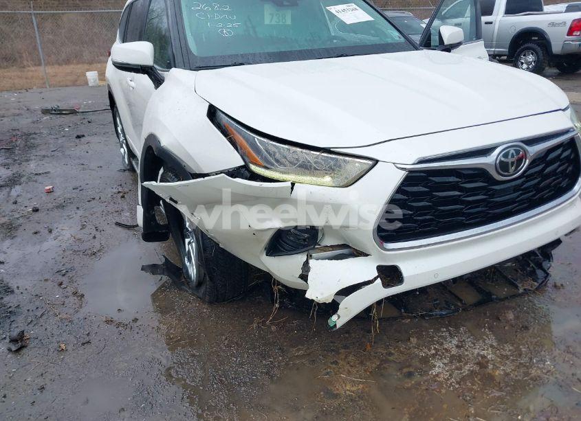 Photo 6 of 2021 Toyota Highlander LIMITED (VIN 5TDYZRAH2MS522682)