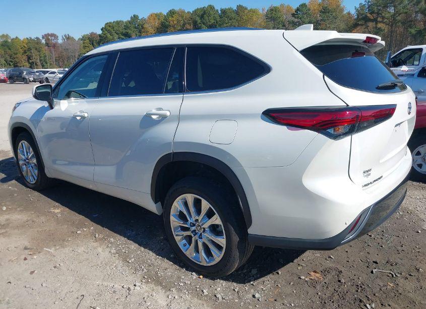 Photo 3 of 2021 Toyota Highlander LIMITED (VIN 5TDYZRAH2MS529292)