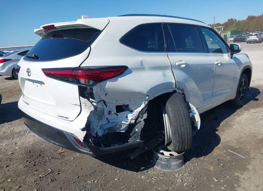 Photo 4 of 2021 Toyota Highlander LIMITED (VIN 5TDYZRAH2MS529292)