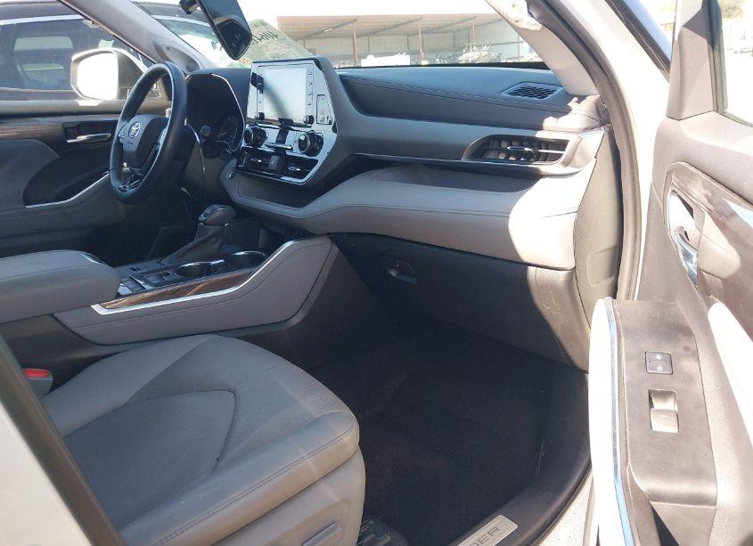 Photo 5 of 2021 Toyota Highlander LIMITED (VIN 5TDYZRAH2MS529292)