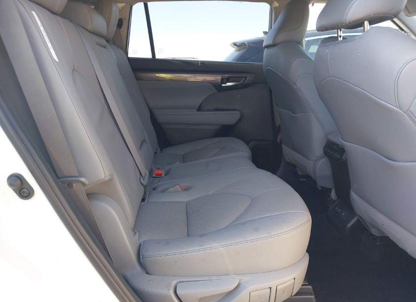 Photo 8 of 2021 Toyota Highlander LIMITED (VIN 5TDYZRAH2MS529292)