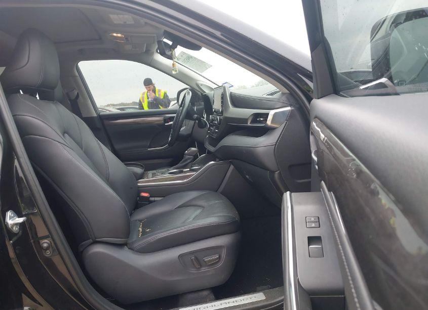 Photo 5 of 2020 Toyota Highlander LIMITED (VIN 5TDYZRAH3LS010248)