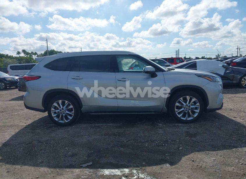 Photo 12 of 2021 Toyota Highlander LIMITED (VIN 5TDYZRAH3MS068118)