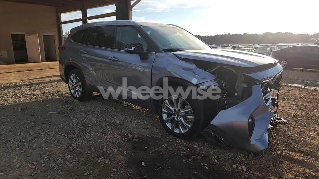 Photo 4 of 2021 TOYOTA HIGHLANDER LIMITED N/A (VIN 5TDYZRAH5MS083381)