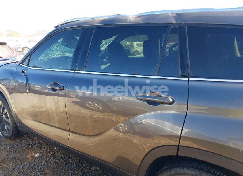 Photo 14 of 2021 Toyota Highlander LIMITED (VIN 5TDYZRAH7MS088405)