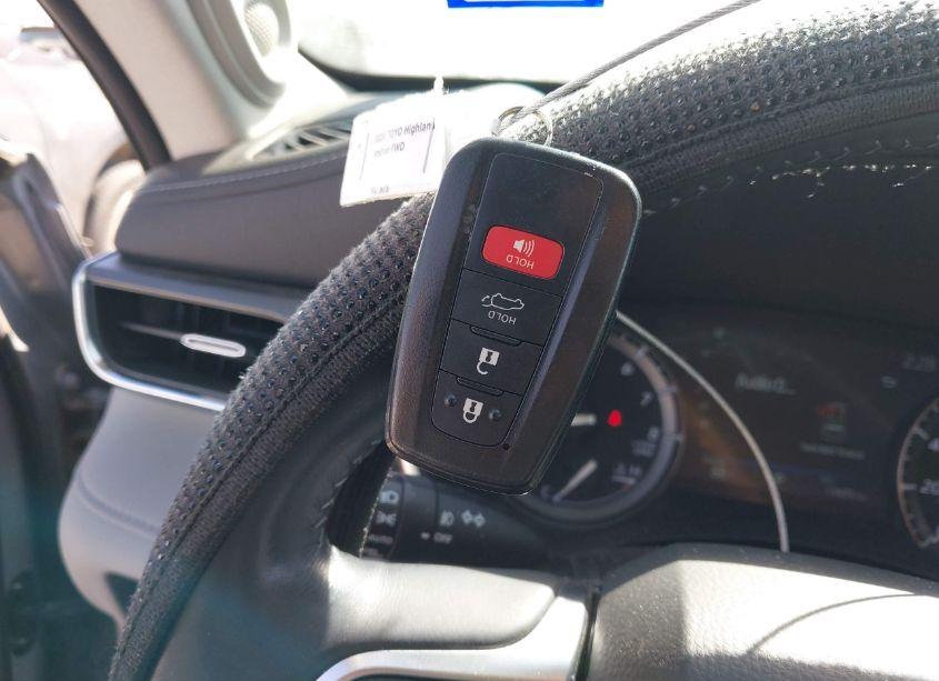 Photo 11 of 2020 Toyota Highlander LIMITED (VIN 5TDYZRAH9LS031136)