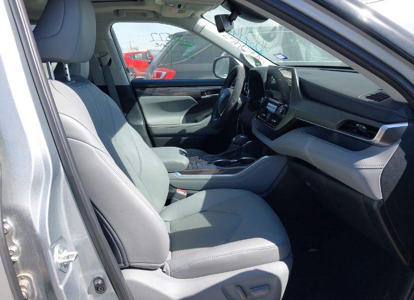 Photo 5 of 2020 Toyota Highlander LIMITED (VIN 5TDYZRAH9LS031136)