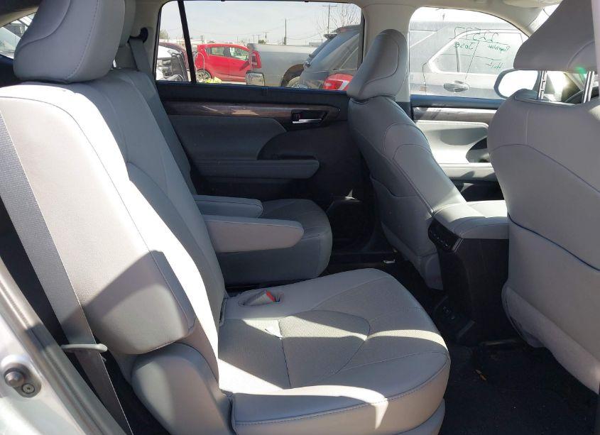 Photo 8 of 2020 Toyota Highlander LIMITED (VIN 5TDYZRAH9LS031136)