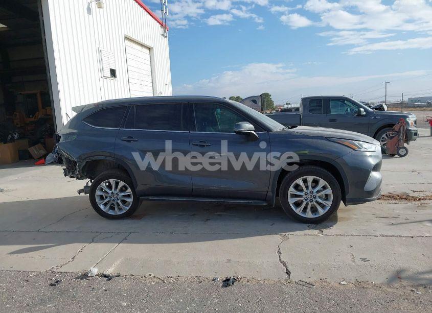 Photo 13 of 2021 Toyota Highlander LIMITED (VIN 5TDYZRAH9MS515583)
