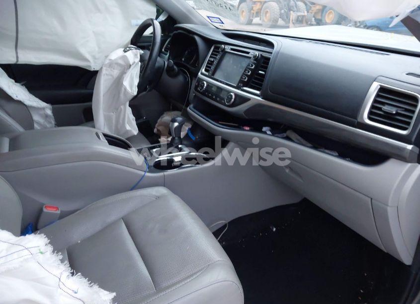 Photo 5 of 2018 Toyota Highlander LIMITED (VIN 5TDYZRFH0JS238634)