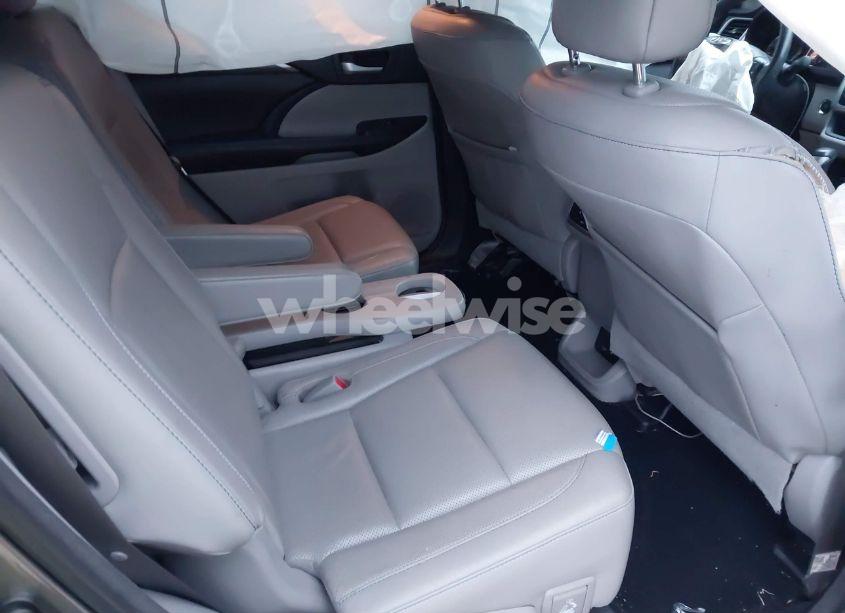 Photo 8 of 2018 Toyota Highlander LIMITED (VIN 5TDYZRFH0JS238634)