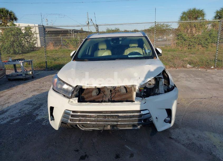 Photo 6 of 2018 Toyota Highlander LIMITED (VIN 5TDYZRFH0JS249794)