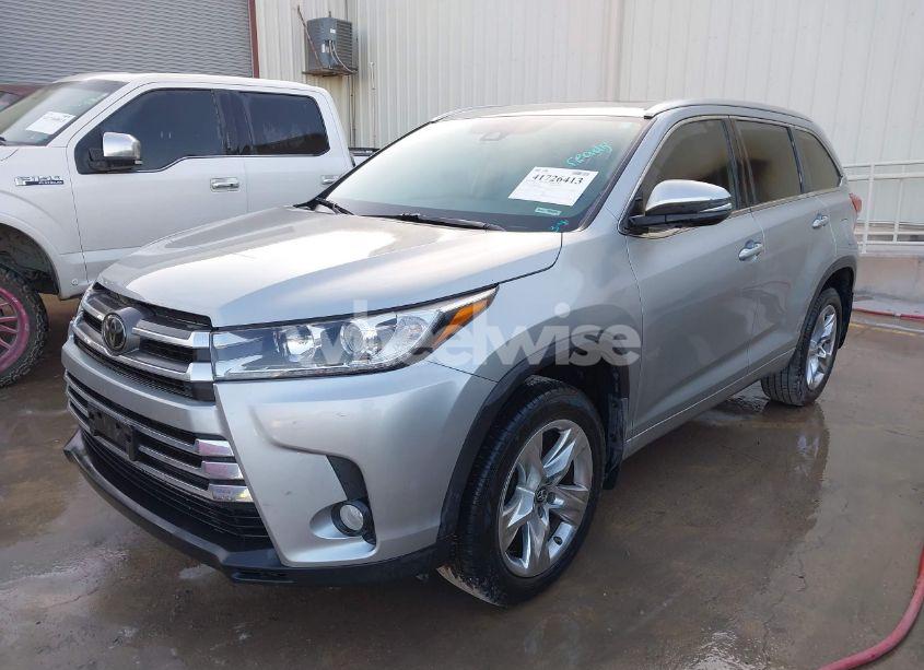 Photo 2 of 2018 Toyota Highlander LIMITED (VIN 5TDYZRFH0JS252470)