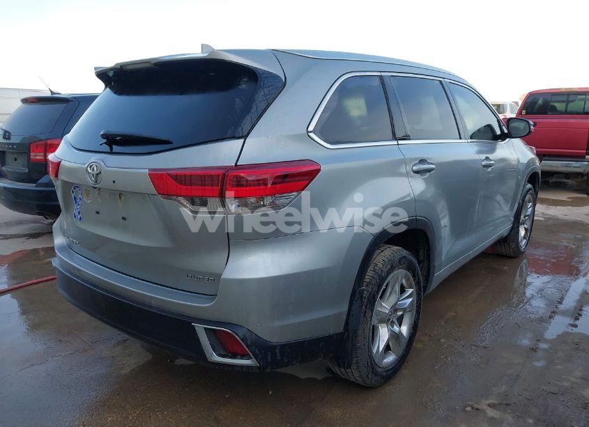 Photo 4 of 2018 Toyota Highlander LIMITED (VIN 5TDYZRFH0JS252470)