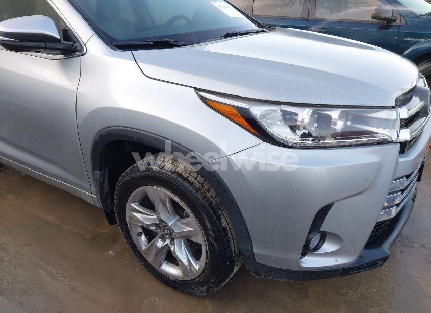 Photo 6 of 2018 Toyota Highlander LIMITED (VIN 5TDYZRFH0JS252470)