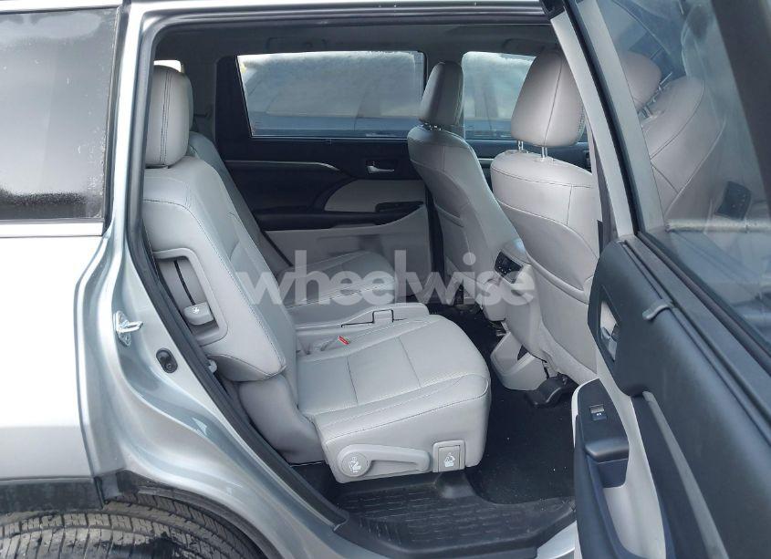 Photo 8 of 2018 Toyota Highlander LIMITED (VIN 5TDYZRFH0JS252470)