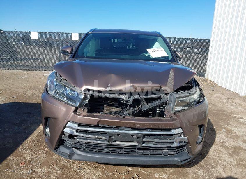 Photo 12 of 2018 Toyota Highlander LIMITED (VIN 5TDYZRFH1JS277376)