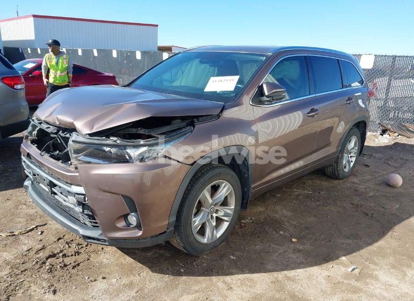 Photo 2 of 2018 Toyota Highlander LIMITED (VIN 5TDYZRFH1JS277376)