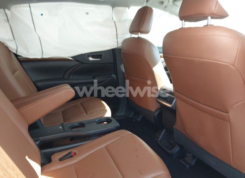 Photo 8 of 2018 Toyota Highlander LIMITED (VIN 5TDYZRFH1JS277376)