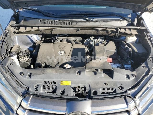 Photo 3 of 2019 TOYOTA HIGHLANDER LIMITED (VIN 5TDYZRFH1KS291179)