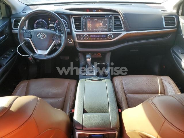 Photo 9 of 2019 TOYOTA HIGHLANDER LIMITED (VIN 5TDYZRFH1KS291179)