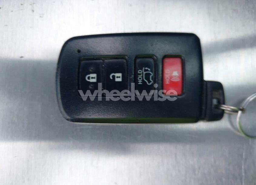 Photo 11 of 2019 Toyota Highlander LIMITED (VIN 5TDYZRFH1KS299928)