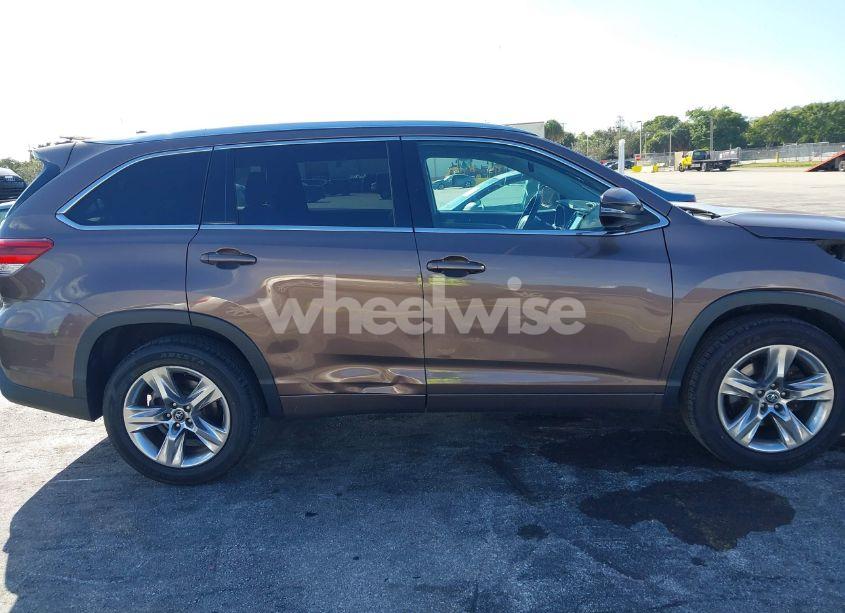 Photo 14 of 2019 Toyota Highlander LIMITED (VIN 5TDYZRFH1KS304576)