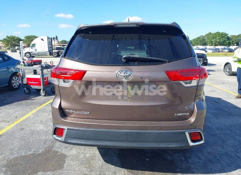 Photo 17 of 2019 Toyota Highlander LIMITED (VIN 5TDYZRFH1KS304576)