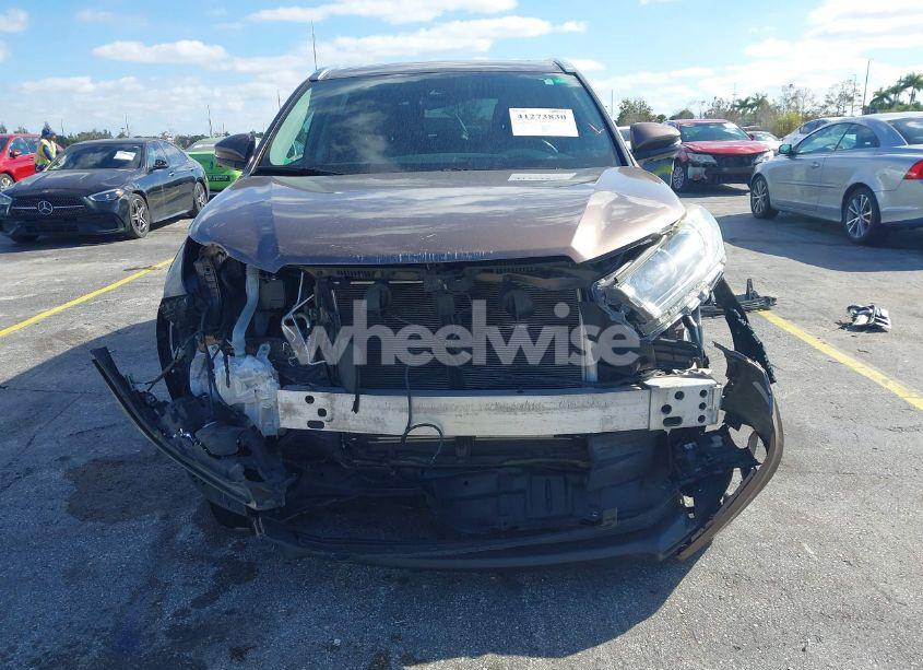Photo 6 of 2019 Toyota Highlander LIMITED (VIN 5TDYZRFH1KS304576)