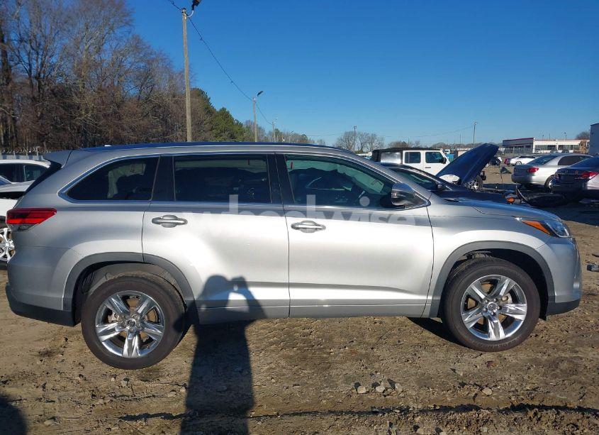Photo 13 of 2018 Toyota Highlander LIMITED (VIN 5TDYZRFH2JS275359)