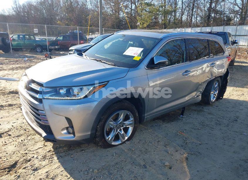 Photo 2 of 2018 Toyota Highlander LIMITED (VIN 5TDYZRFH2JS275359)